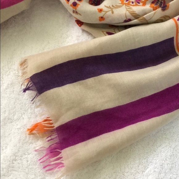 Floral pattern scarf - excellent condition - Picture 4 of 5